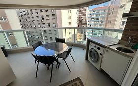 2 quartos- Estanconfor AC sacada fechada garagem com arrumação diária